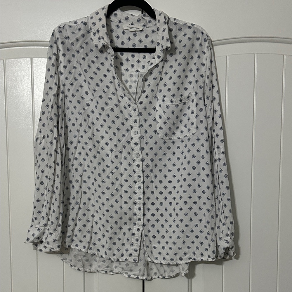 beachlunchlounge White and Blue Button Down Shirt